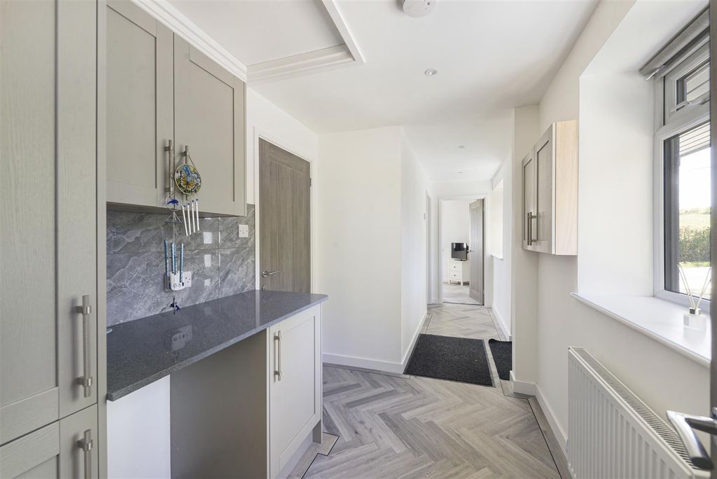 Property photo 3 of 18 Hallway