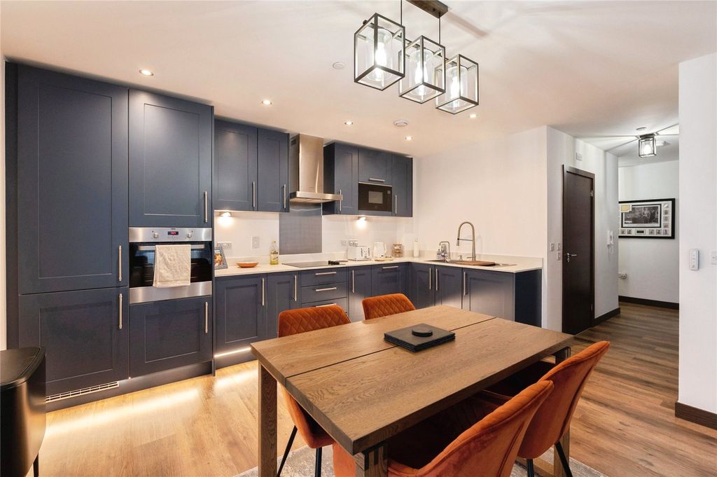 Property photo 3 of 16 Picture No. 12