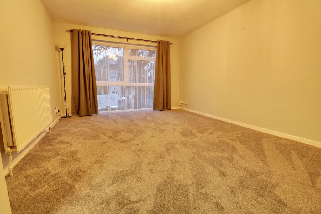 Property photo 2 of 10 4696612