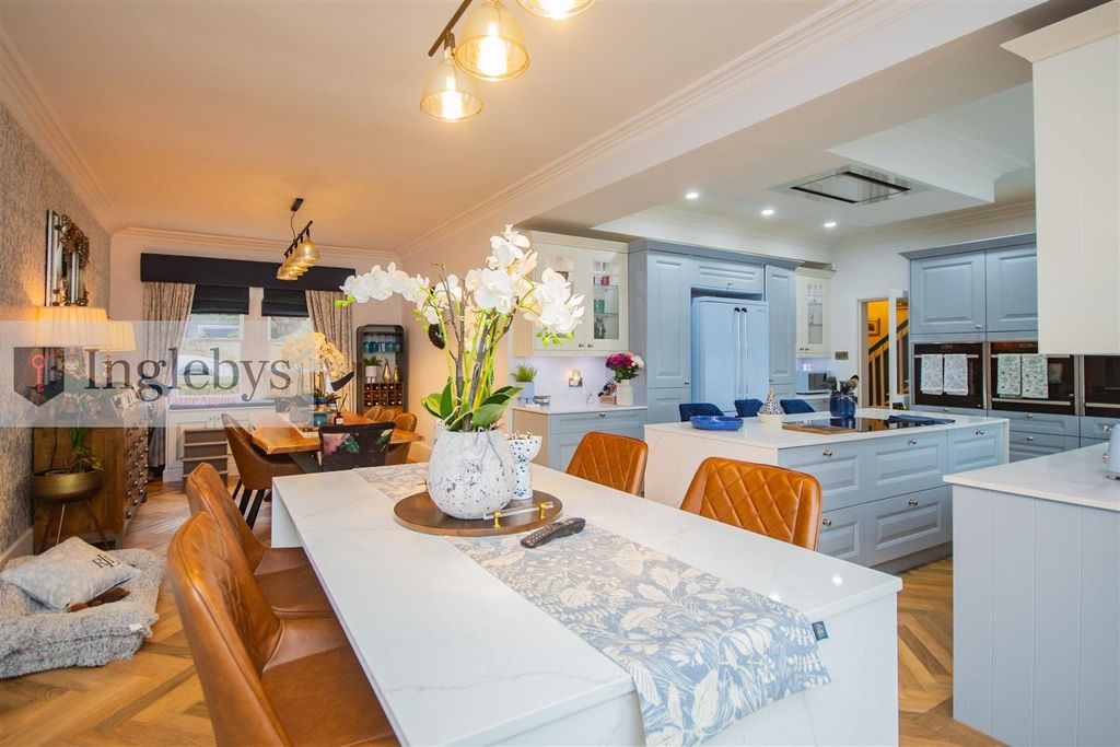 Property photo 3 of 68