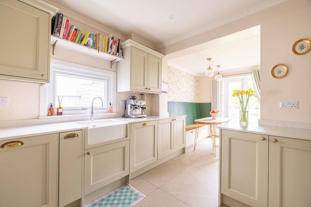 Property photo 3 of 23