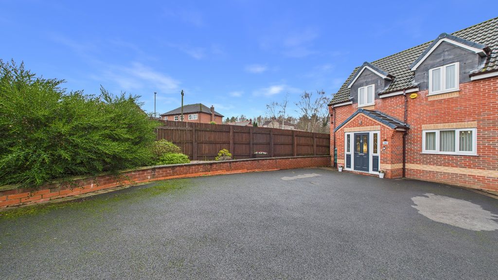 Property photo 2 of 20 4835928