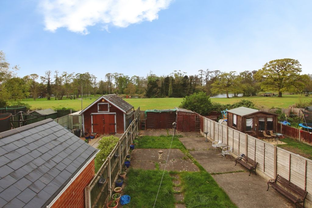 Property photo 2 of 17 5045271