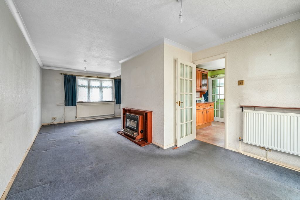 Property photo 3 of 11 29 Lambert Crescent (2)