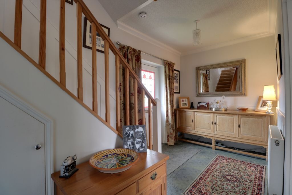 Property photo 2 of 27 Entrance Hall