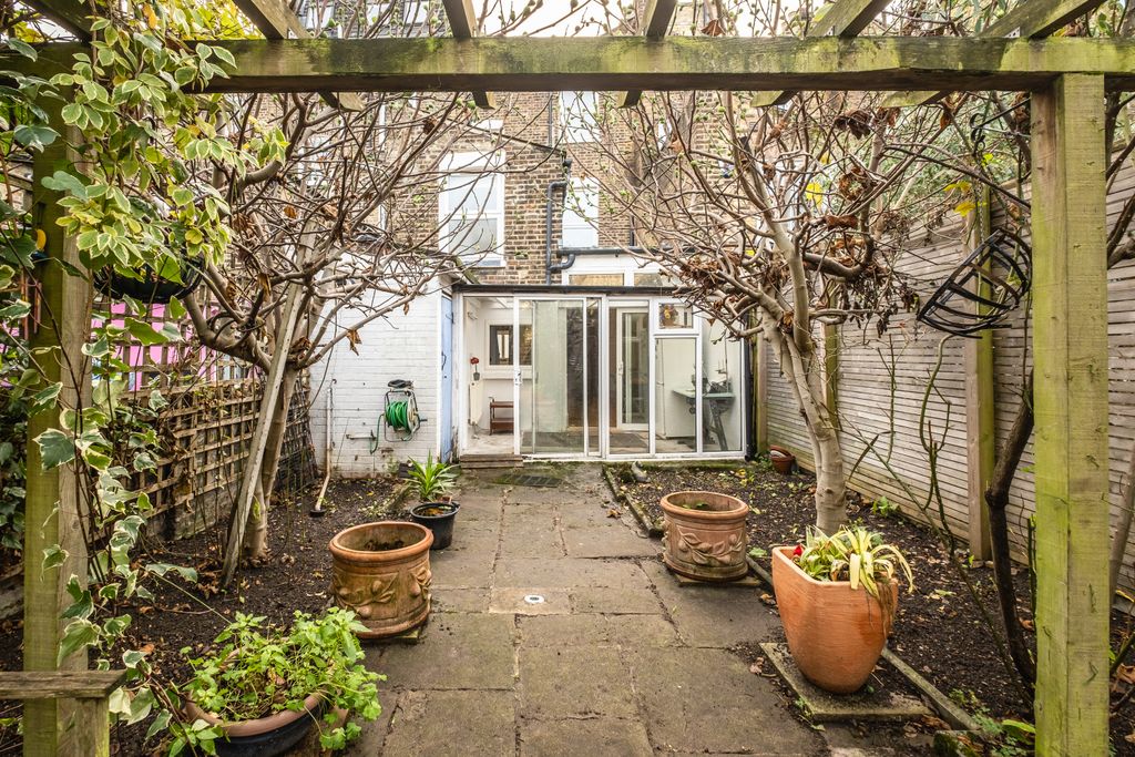 Property photo 2 of 35