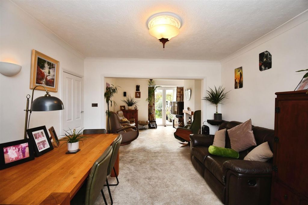 Property photo 2 of 18 Open Plan Lounge / Dining Room