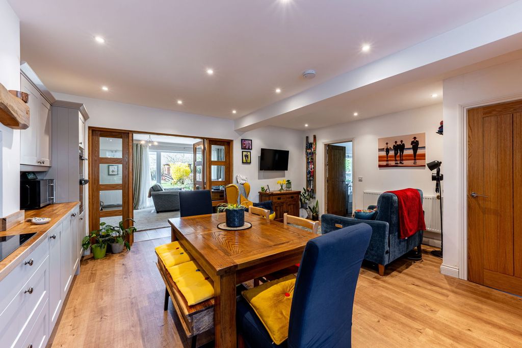 Property photo 3 of 27