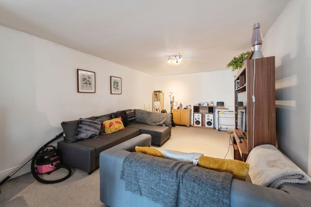 Property photo 3 of 11 Pbox-Img.Jpg