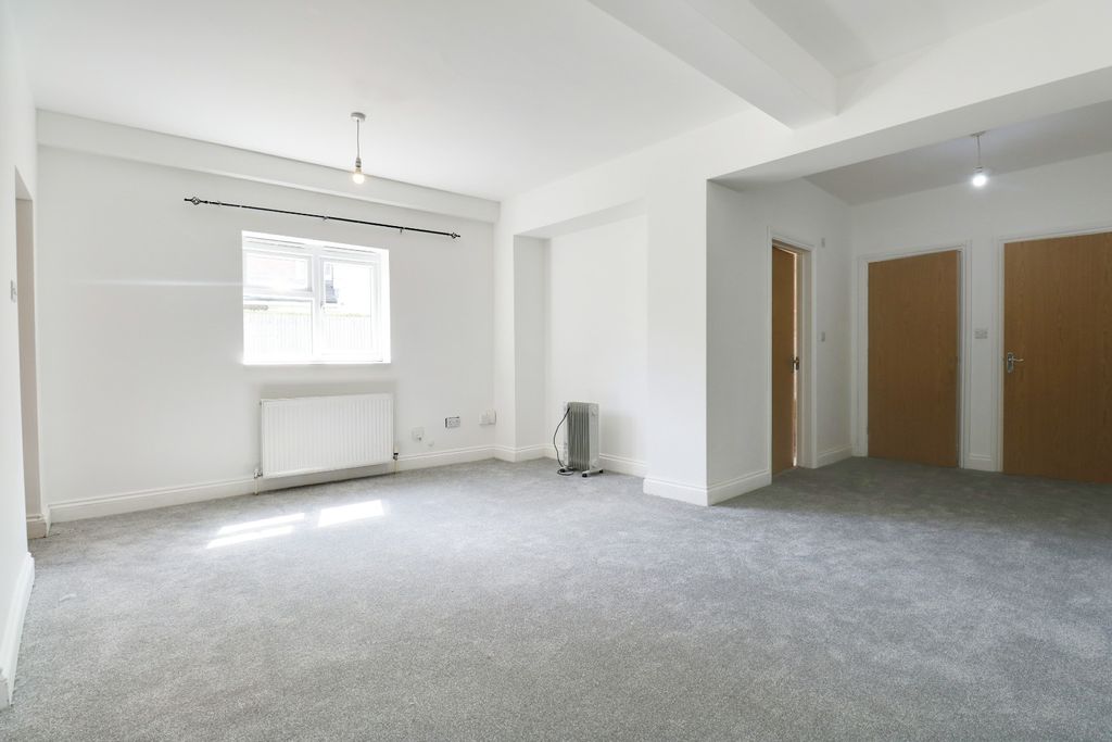 Property photo 2 of 13 5135032