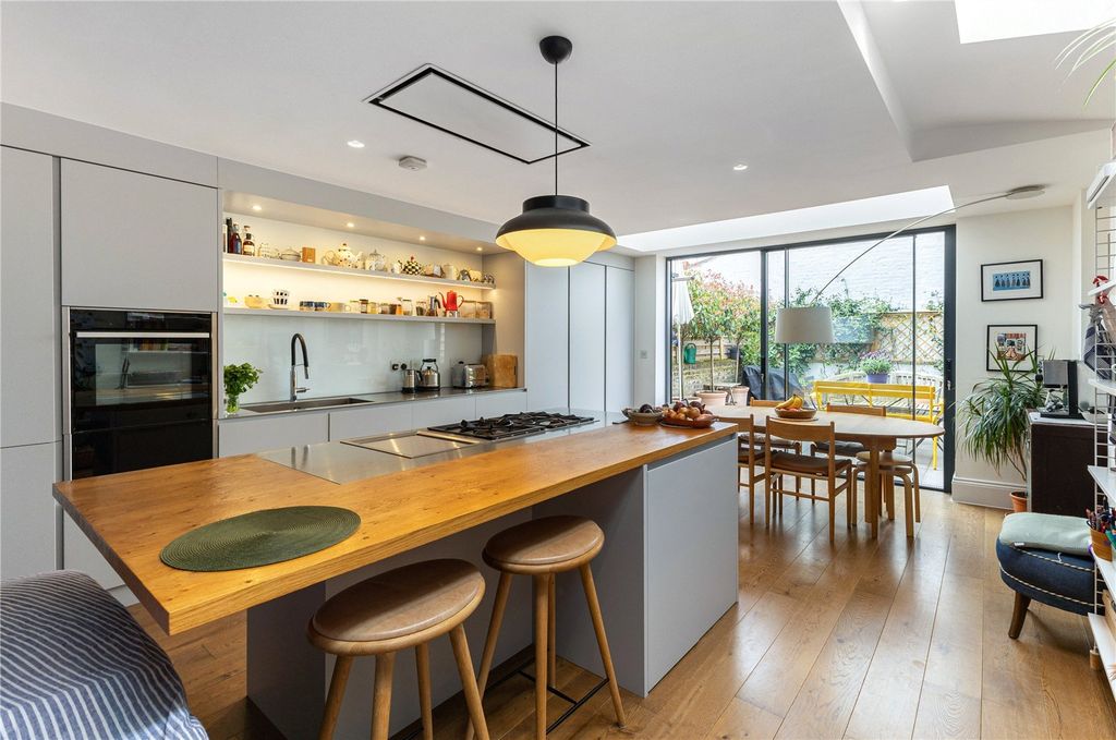 Property photo 3 of 14 Kitchen