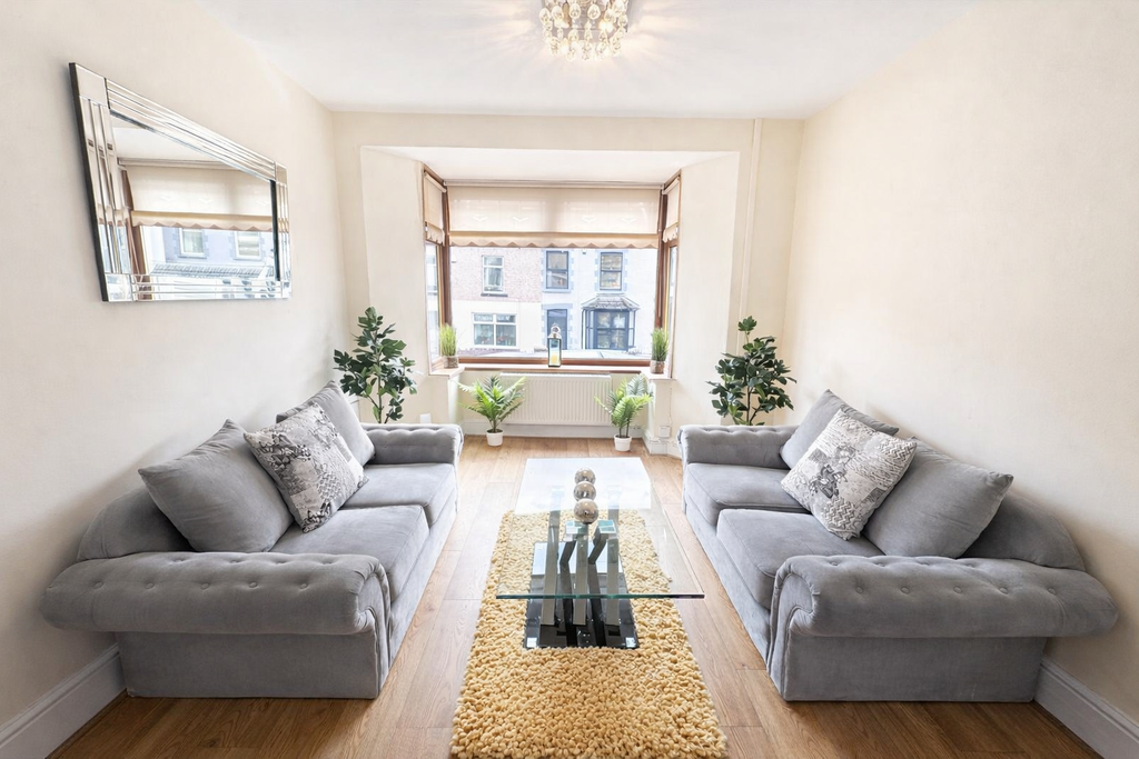 Property photo 3 of 11 Living Room