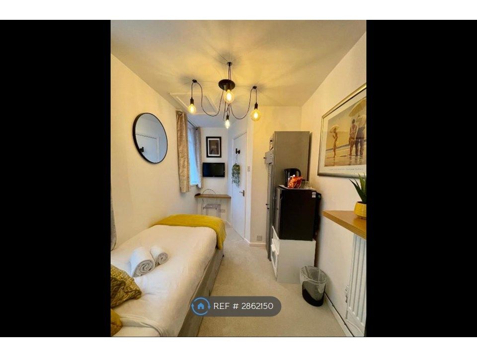 Property photo 2 of 11 Single Room