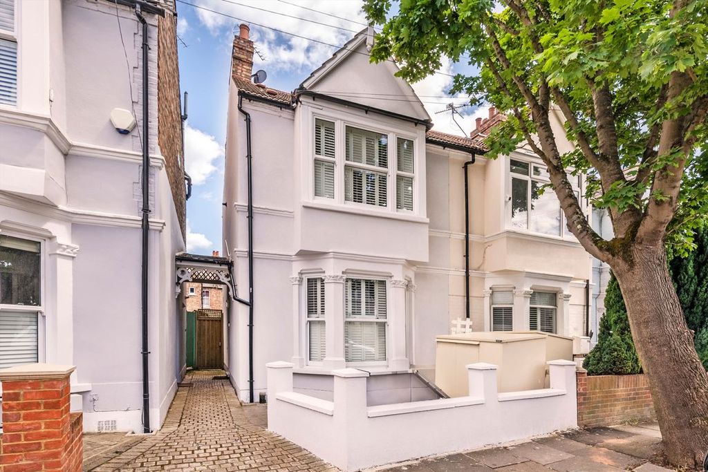 Property photo 1 of 11