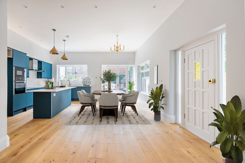 Property photo 2 of 22