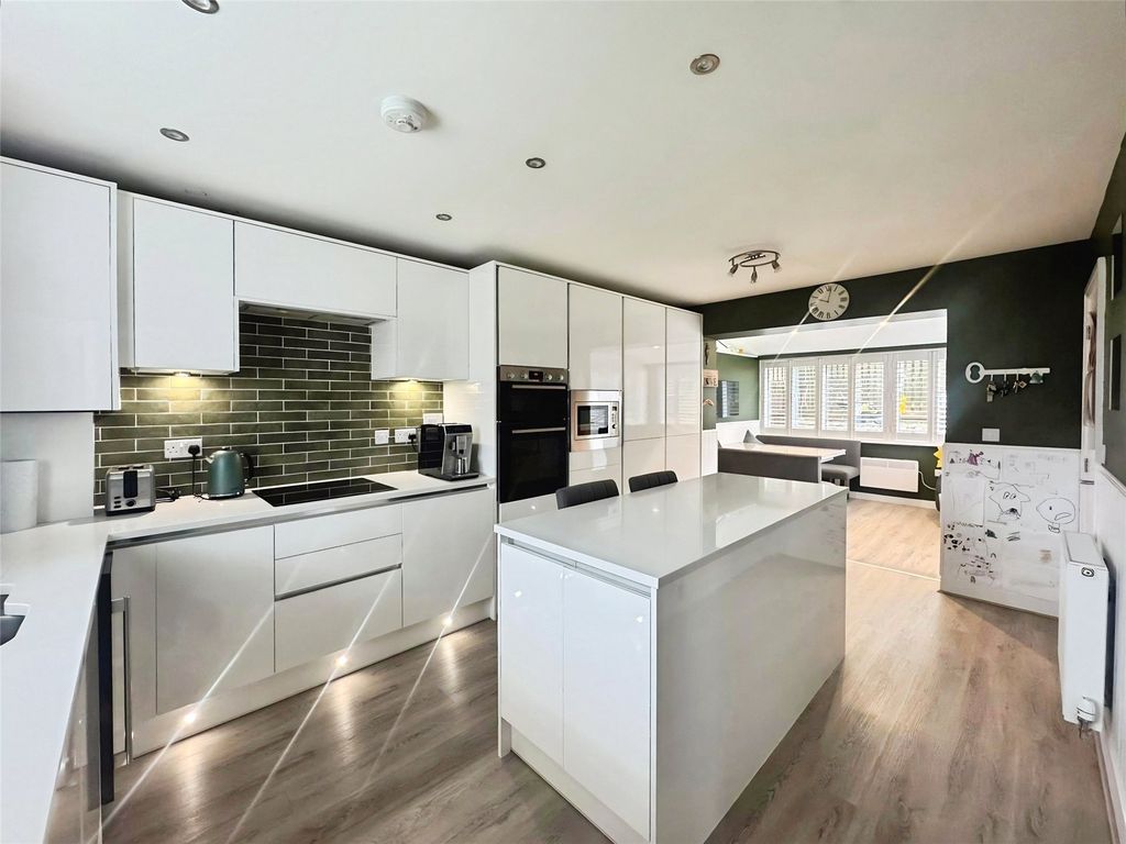 Property photo 3 of 17 Kitchen