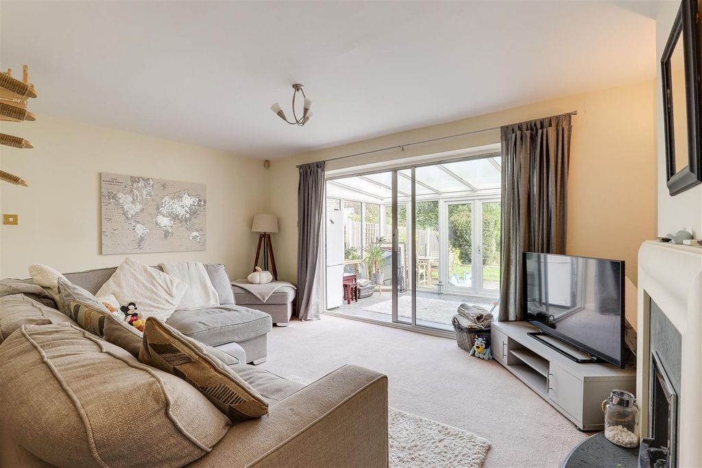 Property photo 3 of 21 6874.Jpg