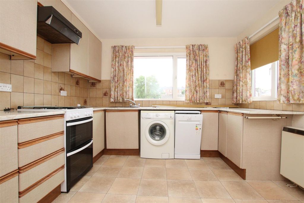 Property photo 3 of 11 Kitchen.Jpg