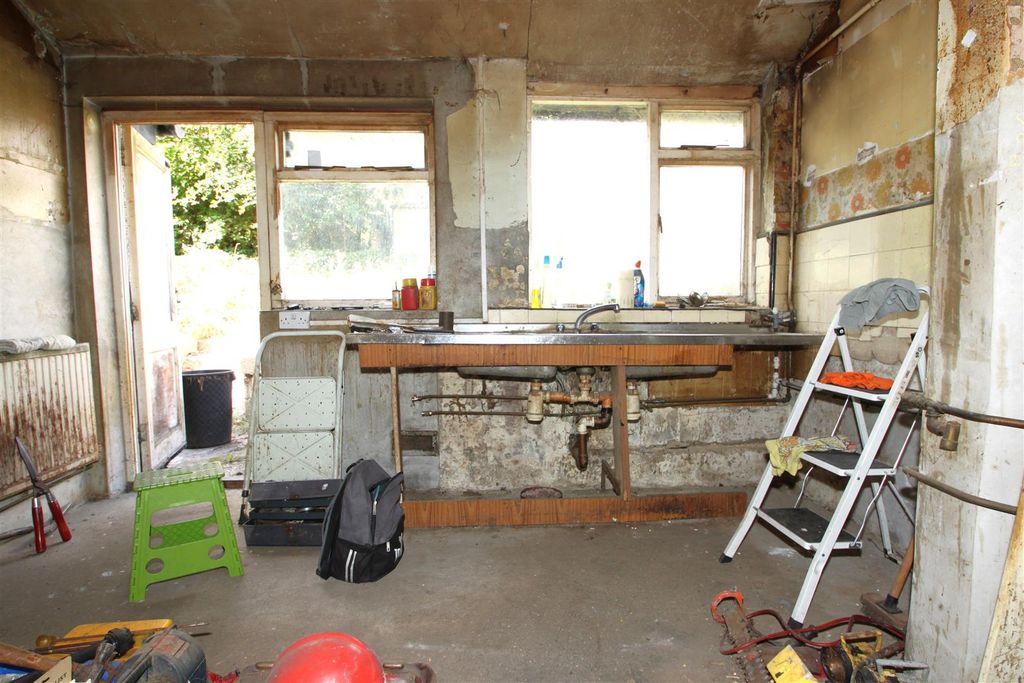 Property photo 3 of 5 Kitchen.Jpg