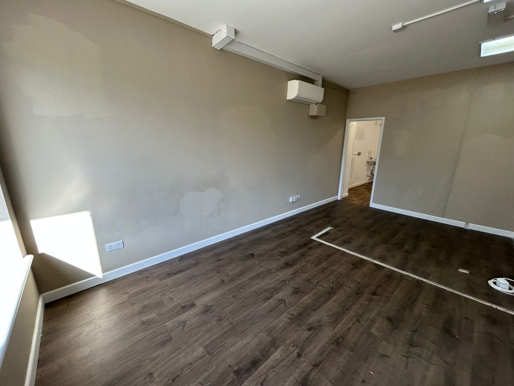 Property photo 3 of 8 Photo 10