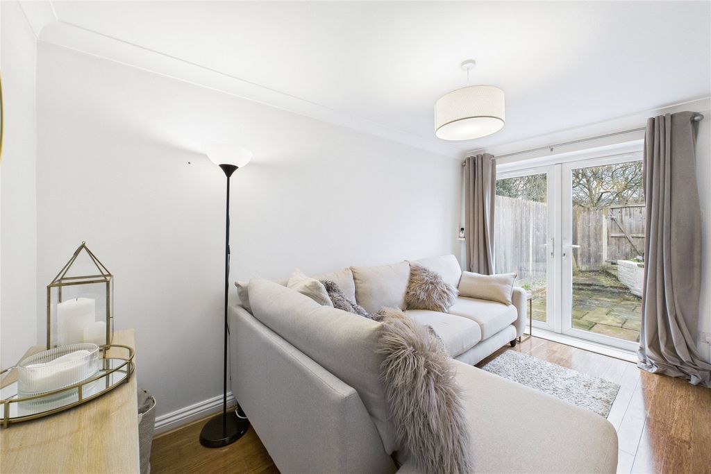 Property photo 3 of 9 Picture No. 12