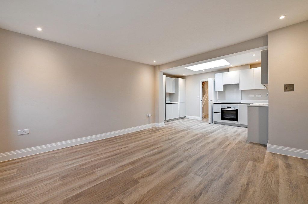 Property photo 1 of 5