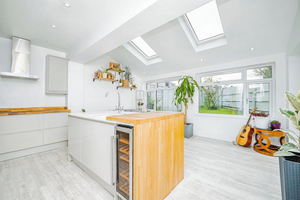 Property photo 3 of 21