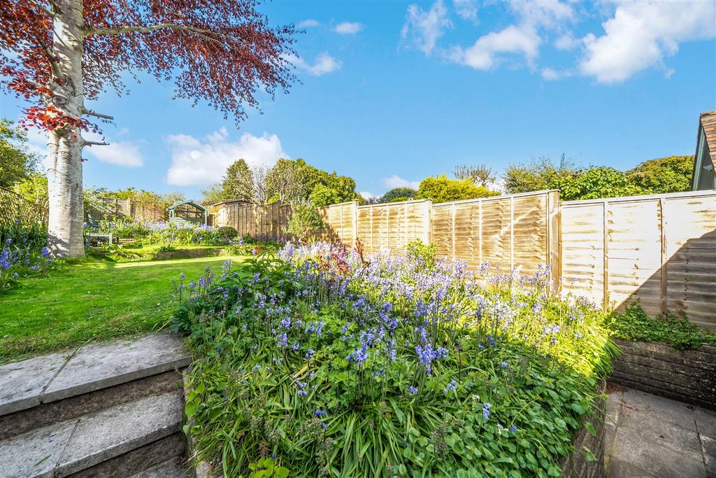 Property photo 2 of 14 Garden