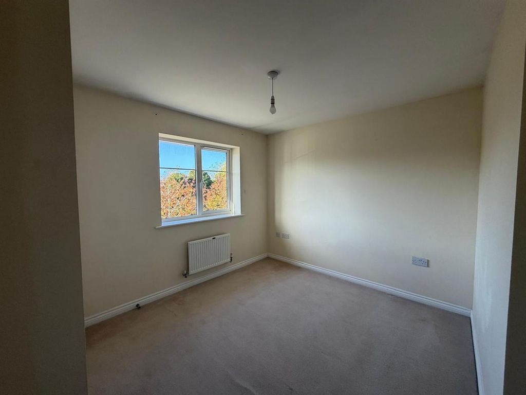 Property photo 2 of 9 Bedroom 1.Jpg