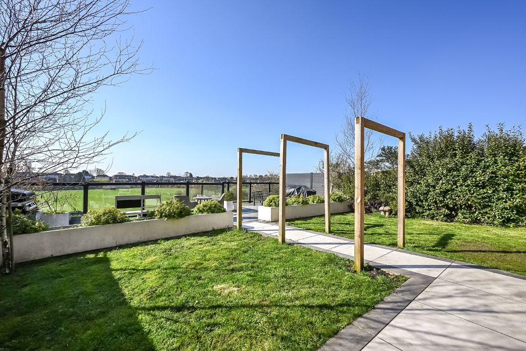 Property photo 3 of 65 4956184