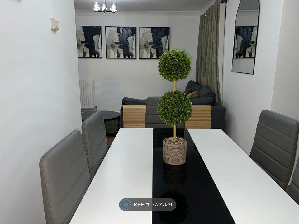 Property photo 3 of 35