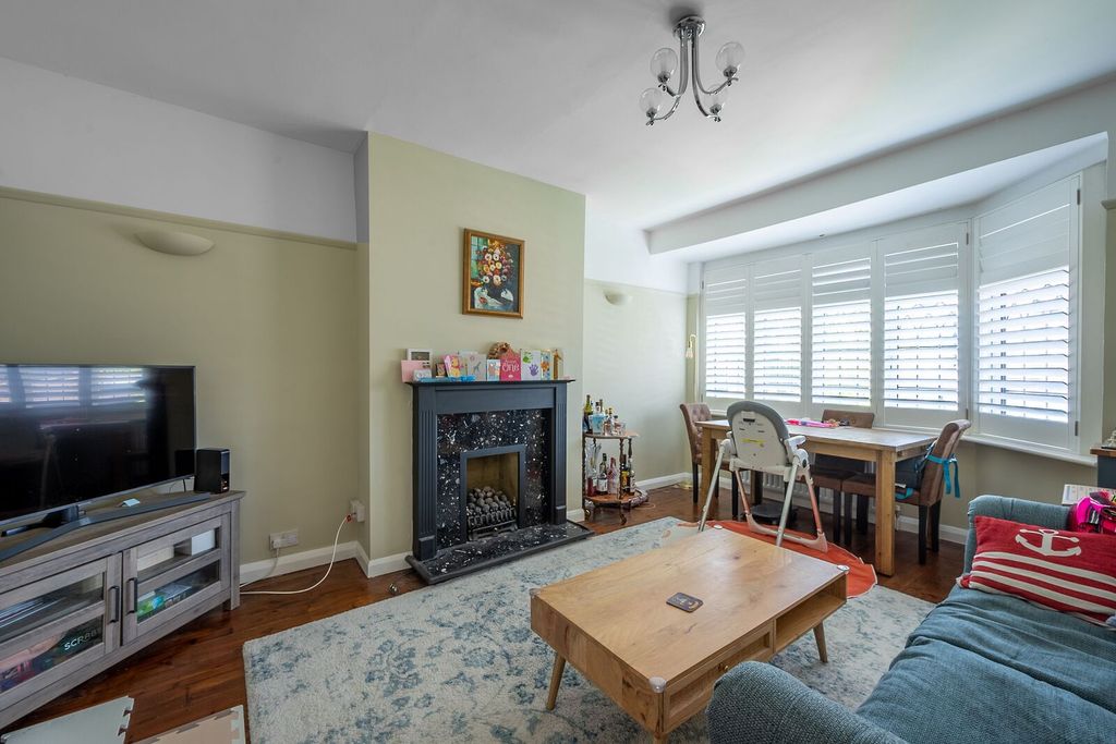 Property photo 2 of 8