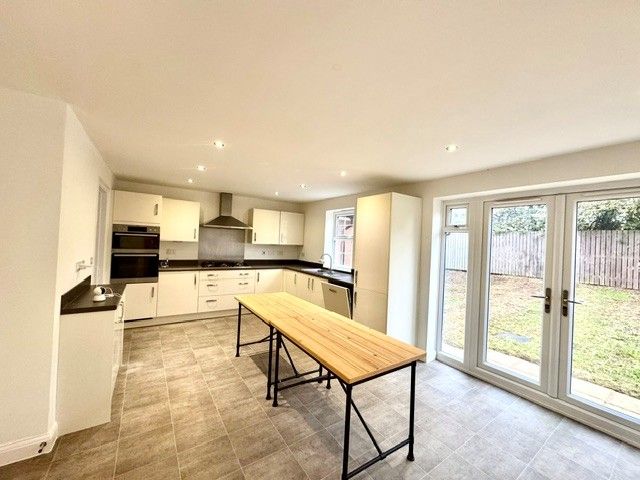 Property photo 2 of 14 Kitchen