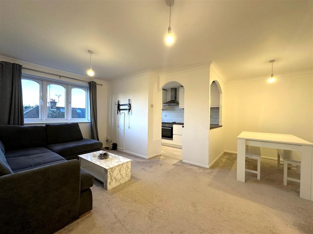 Property photo 2 of 11 Coopers Estate Agents