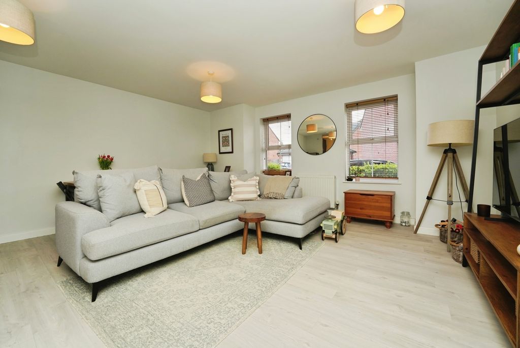 Property photo 3 of 11 Pbox-Img.Jpg