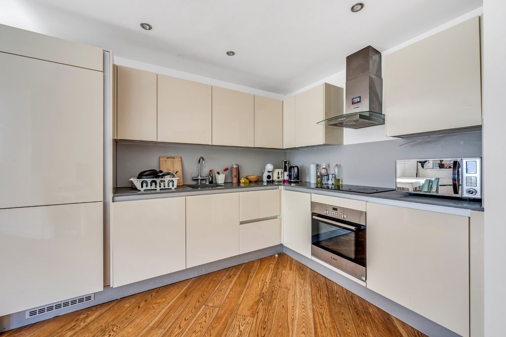 Property photo 2 of 15 5316401