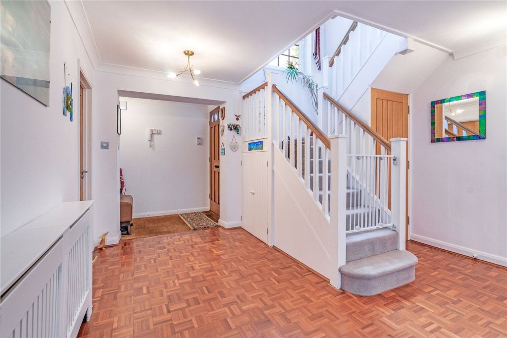 Property photo 3 of 23 Entrance Hallway