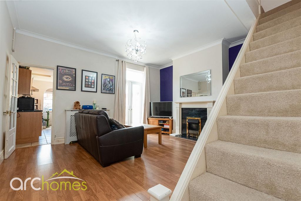 Property photo 3 of 16 Engineer St-9.Jpg