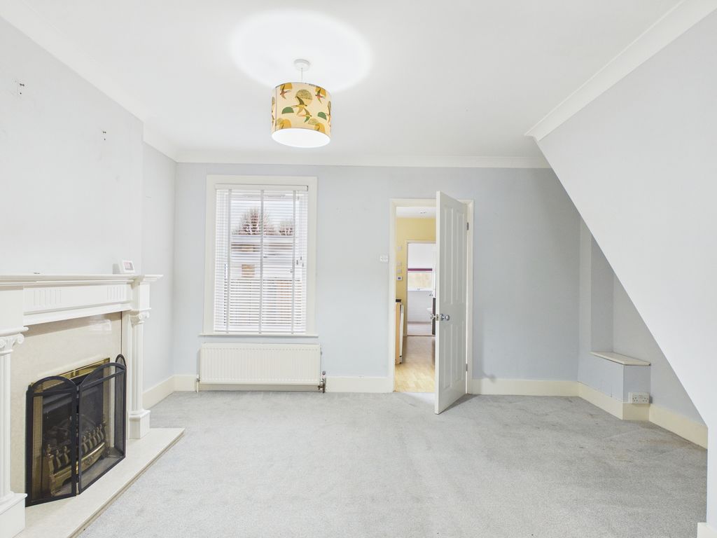 Property photo 3 of 21 Cam04018G0-Pr0441-Still004