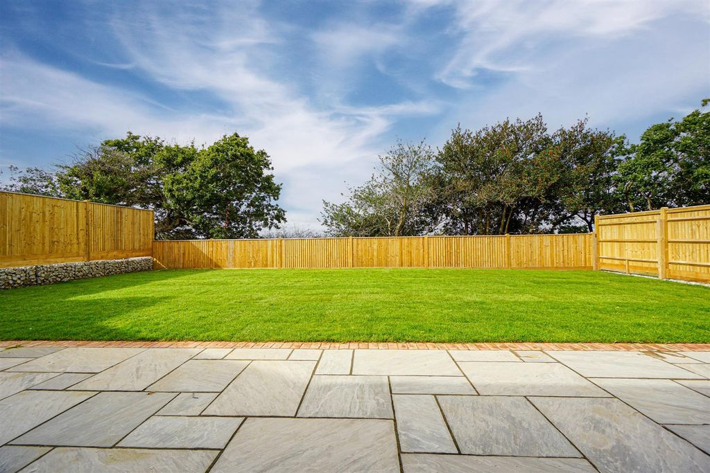 Property photo 3 of 37 -4Fl08572Kmamvnsgffo2A.Jpg