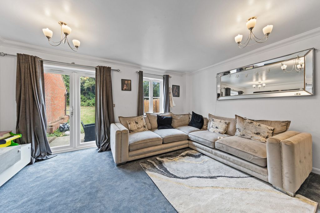 Property photo 2 of 28