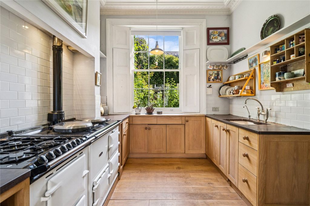 Property photo 2 of 19 Kitchen