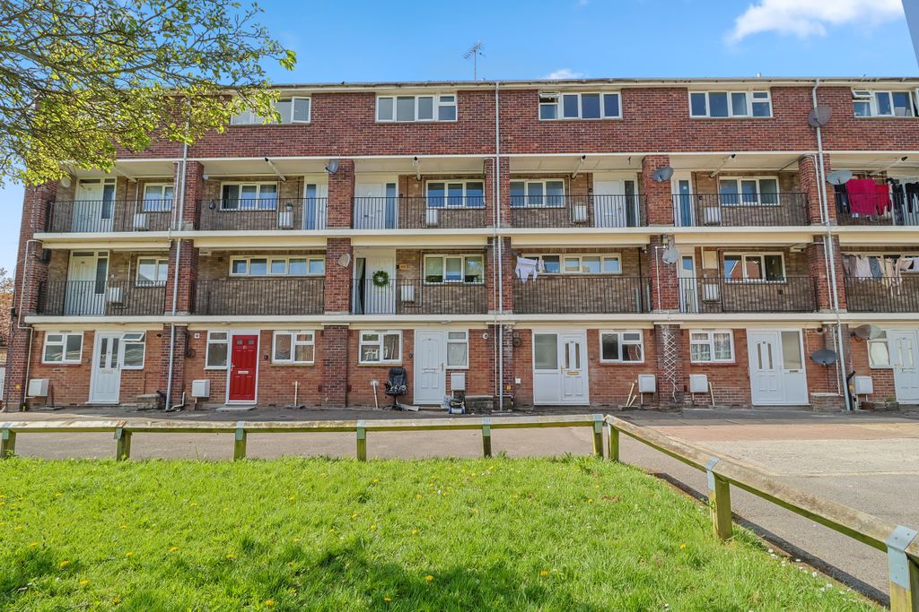 Property photo 1 of 18 71 Wellington Flats, Salthouse Lane, Yeovil, BA20 1Ty