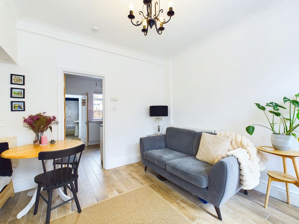 Property photo 3 of 14 Cam03162G0-Pr0121-Still019