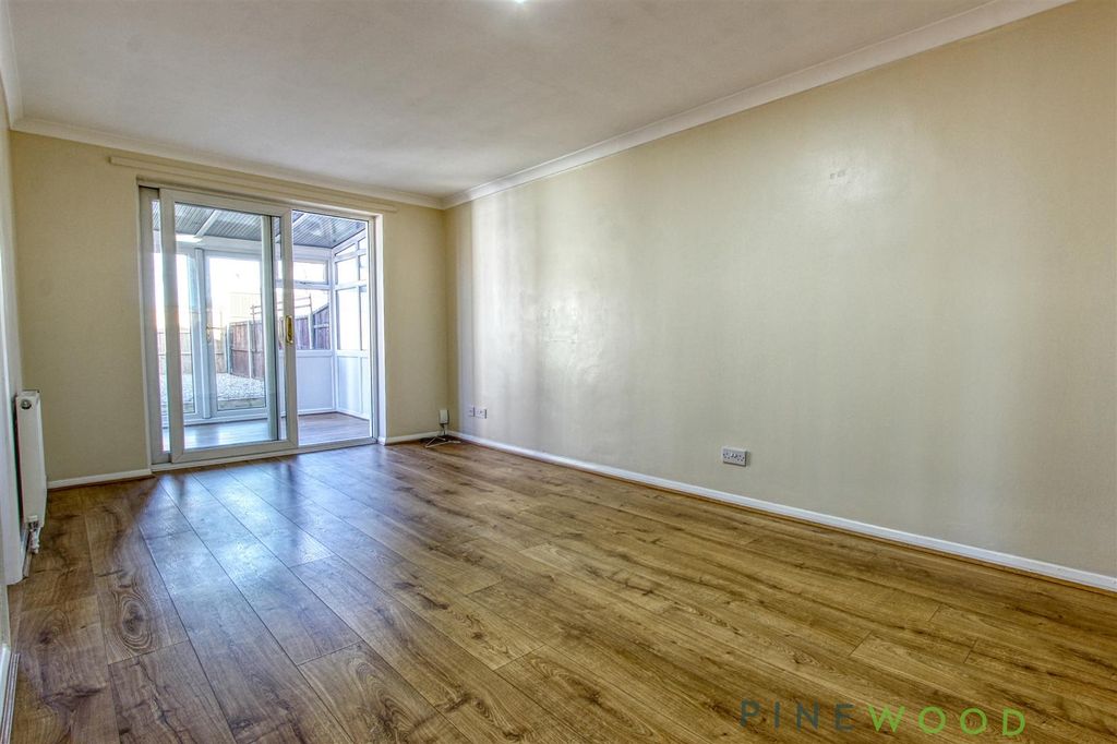 Property photo 2 of 9 Lounge