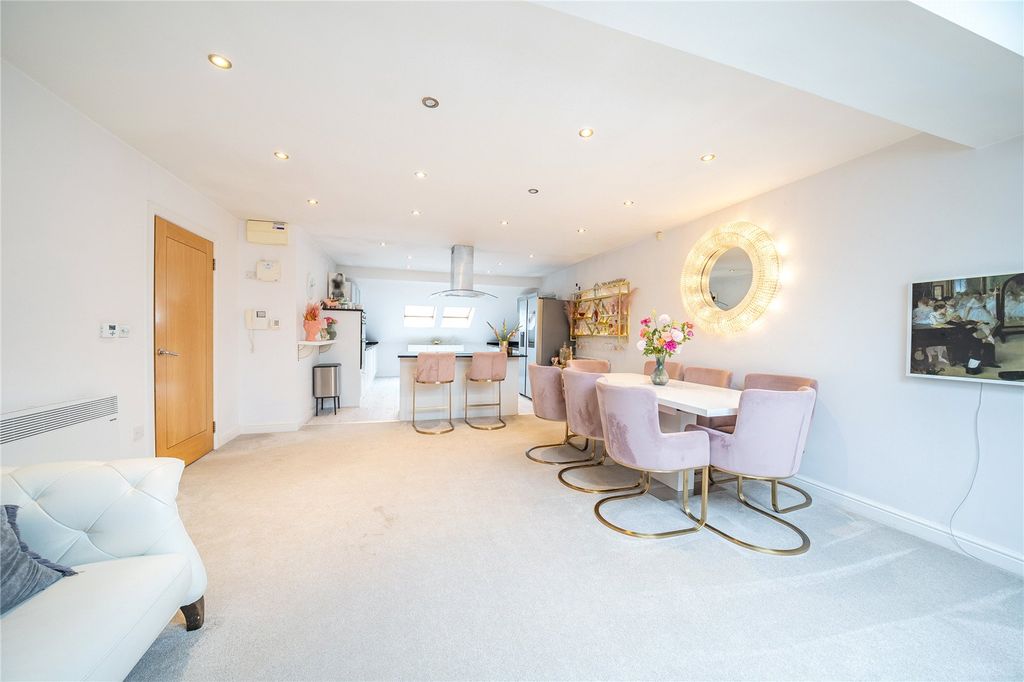 Property photo 3 of 17 Picture No. 12