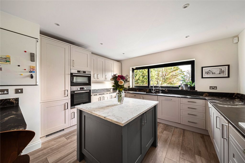 Property photo 3 of 20 Picture No. 02