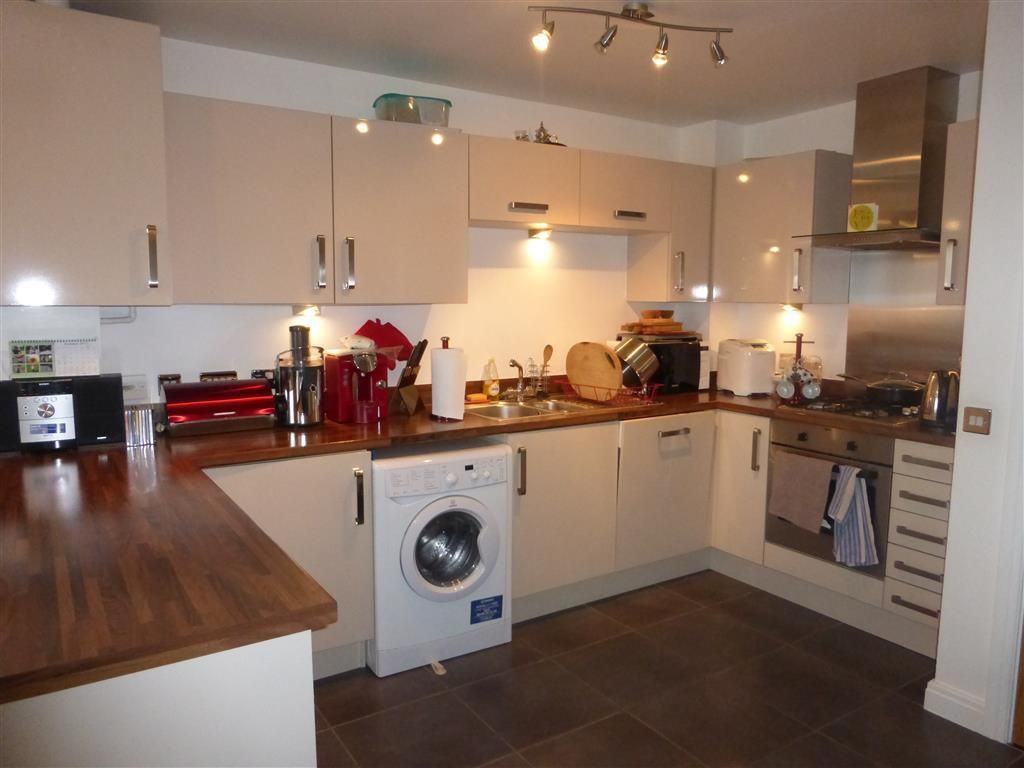 Property photo 3 of 9 Kitchen