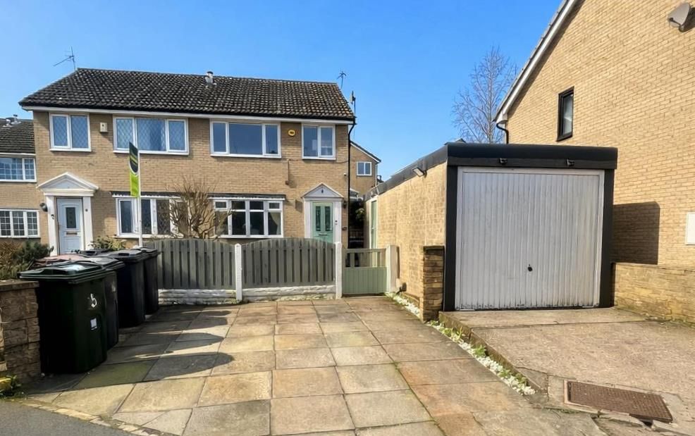 Property photo 1 of 17 Front Driveway.Png