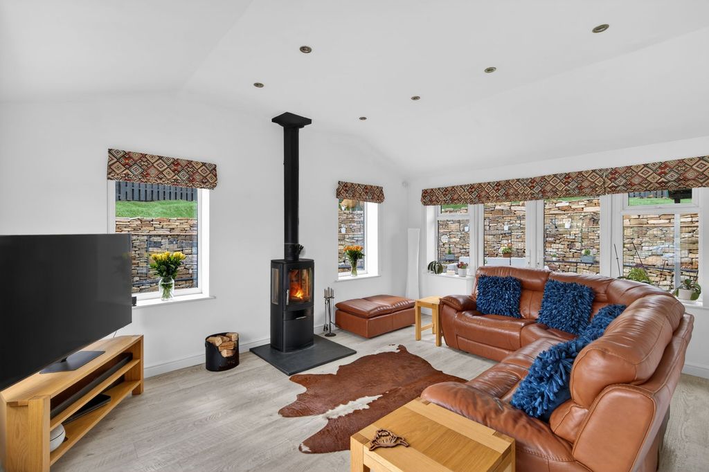 Property photo 2 of 61